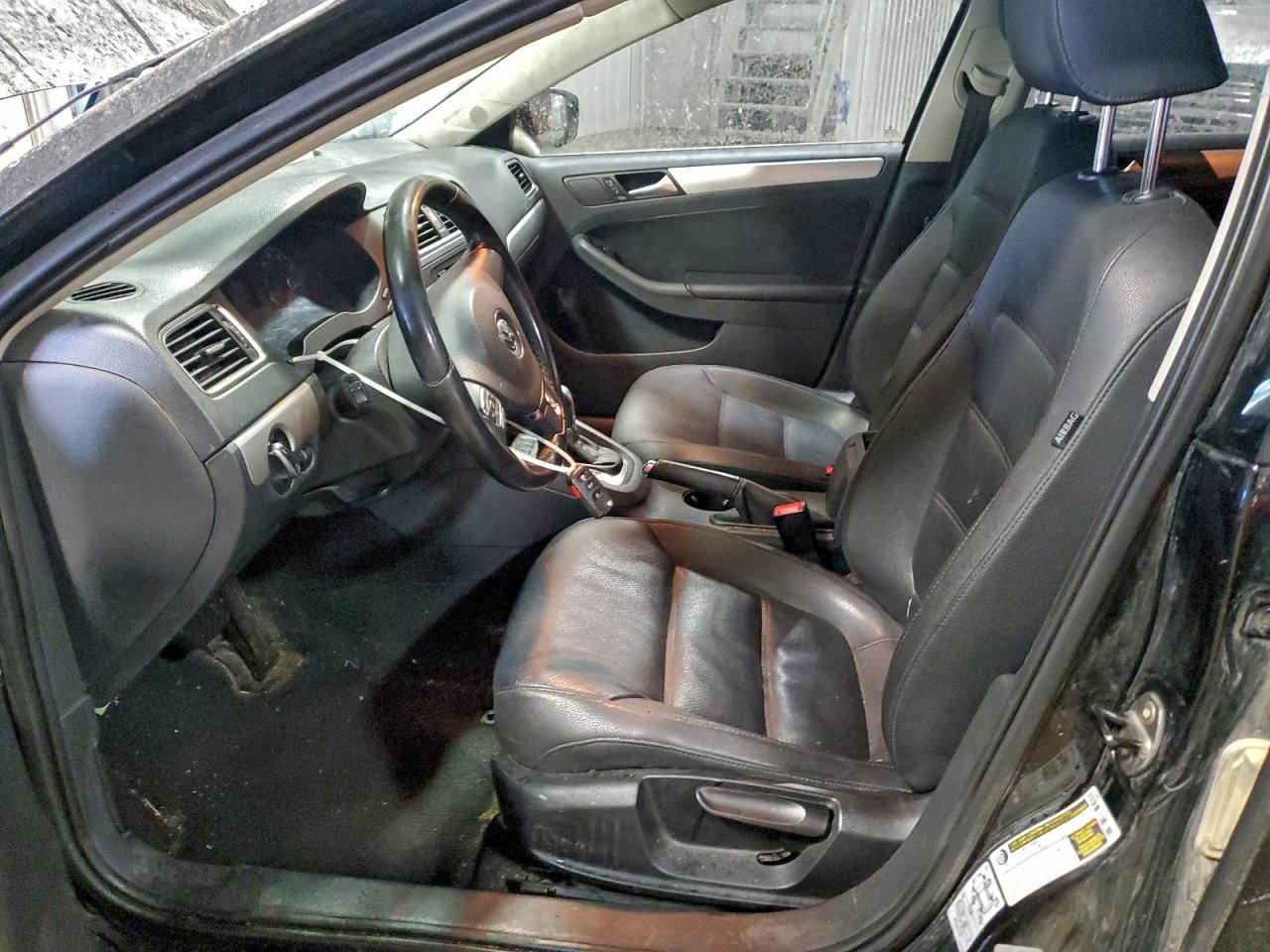 2011 VOLKSWAGEN JETTA