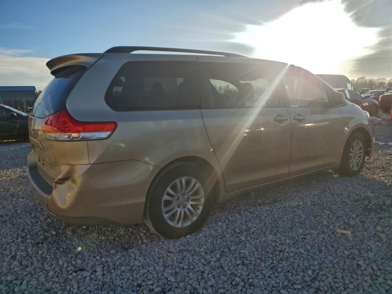 2014 TOYOTA SIENNA