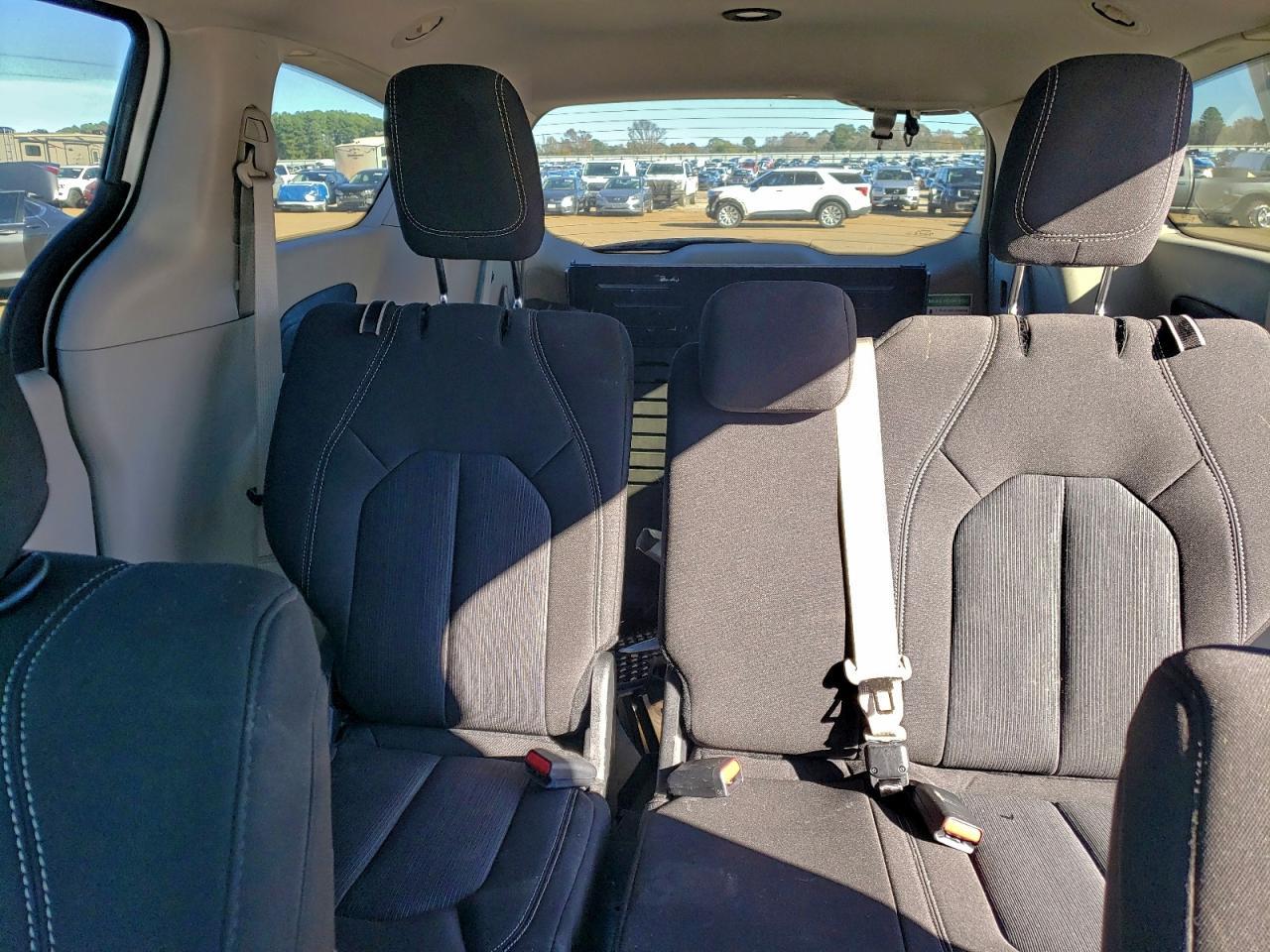 2022 CHRYSLER Voyager