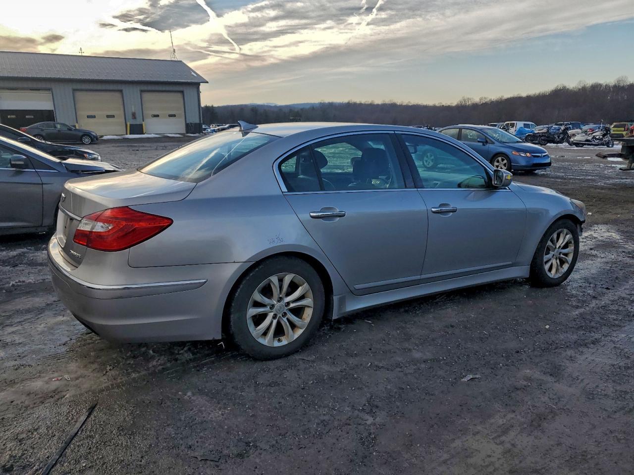2013 HYUNDAI GENESIS