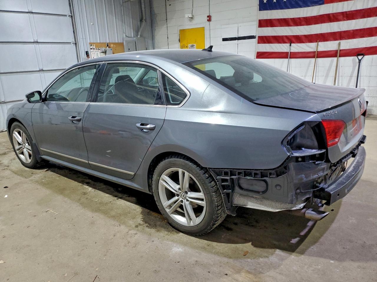 2014 VOLKSWAGEN Passat