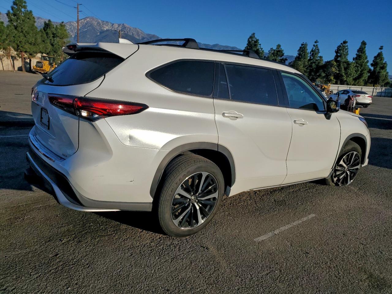 2022 TOYOTA HIGHLANDER