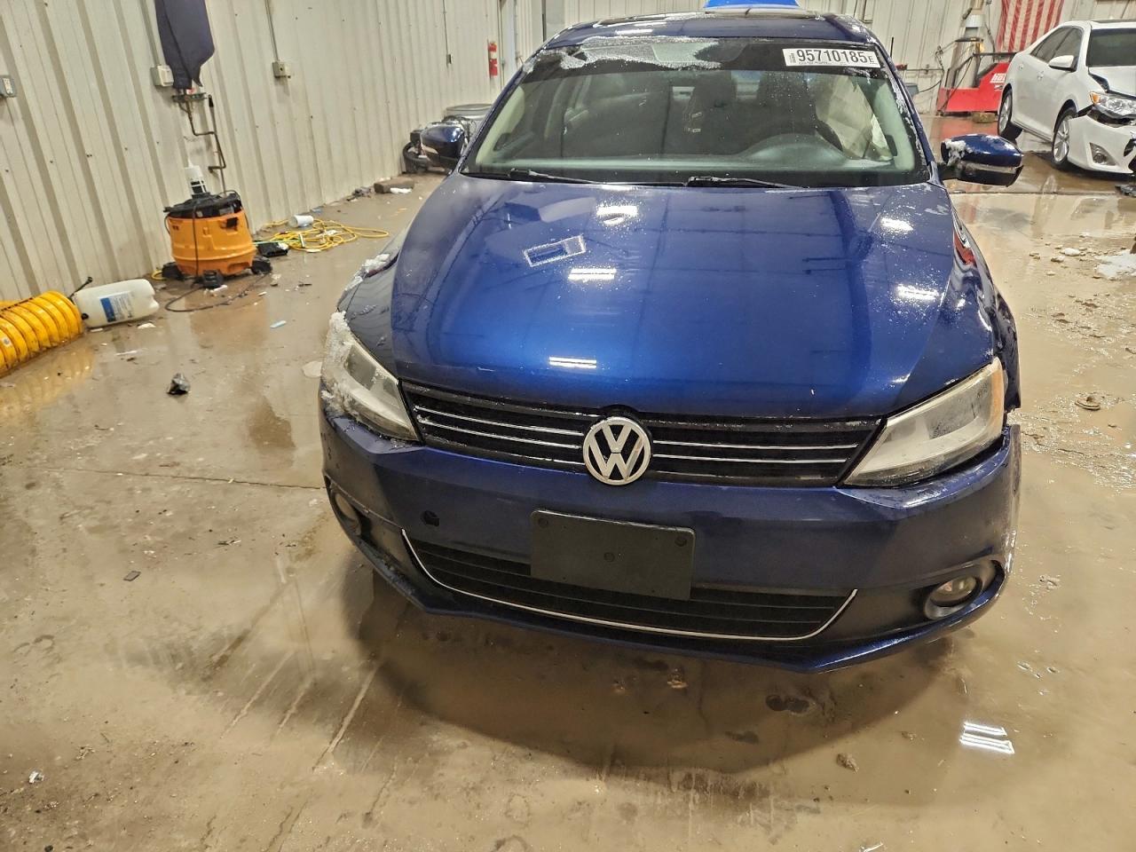 2012 VOLKSWAGEN JETTA