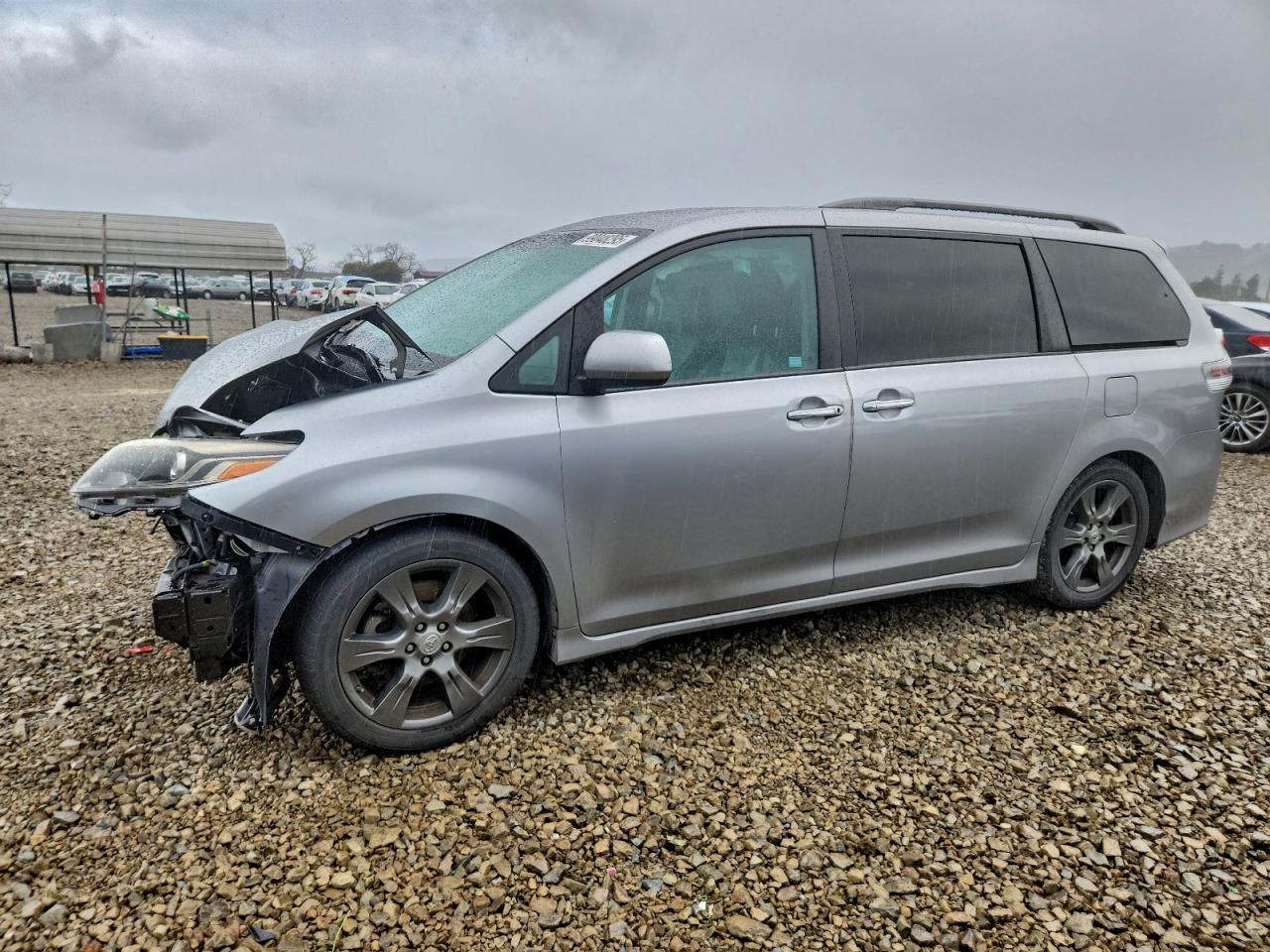 2017 TOYOTA SIENNA
