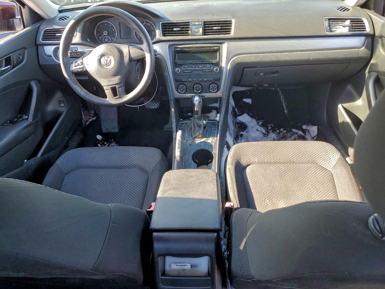 2013 VOLKSWAGEN Passat