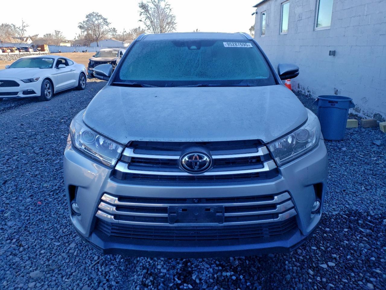 2017 TOYOTA HIGHLANDER