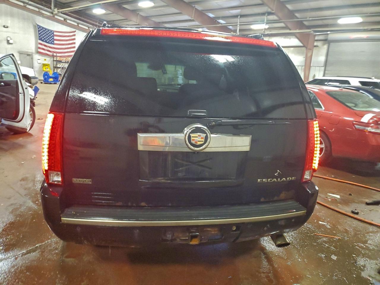 2011 CADILLAC ESCALADE
