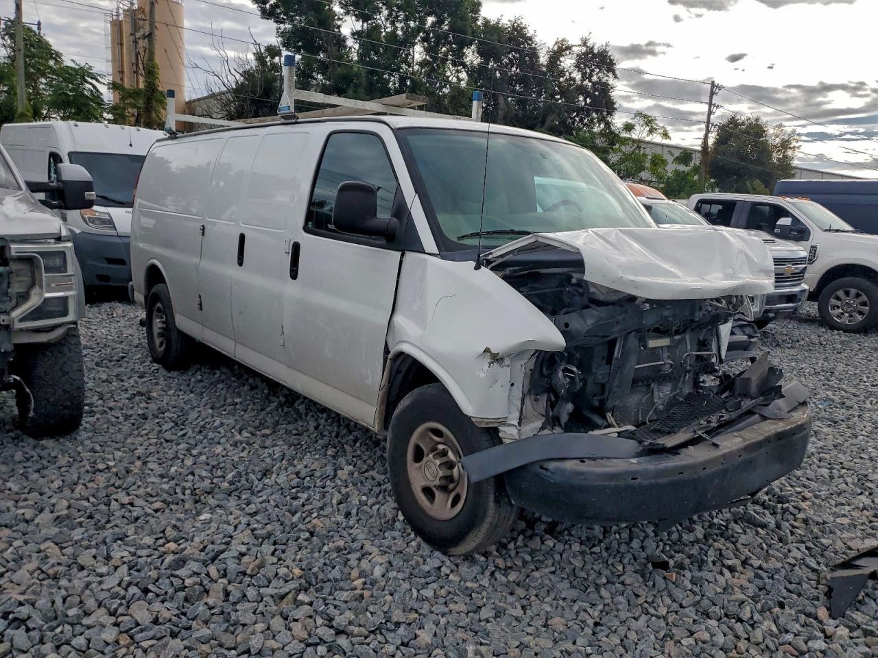 2014 CHEVROLET Express 3500