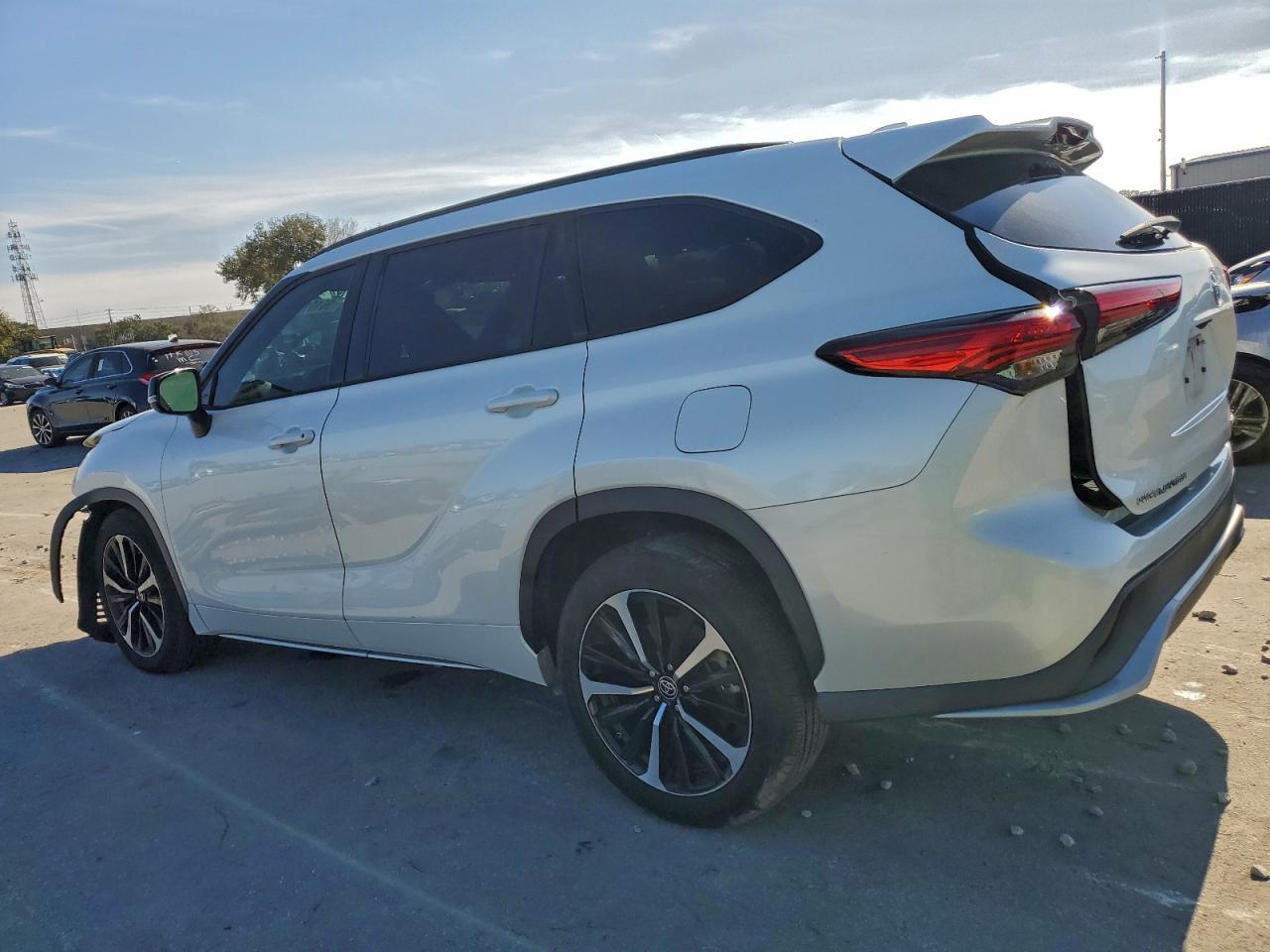 2022 TOYOTA HIGHLANDER