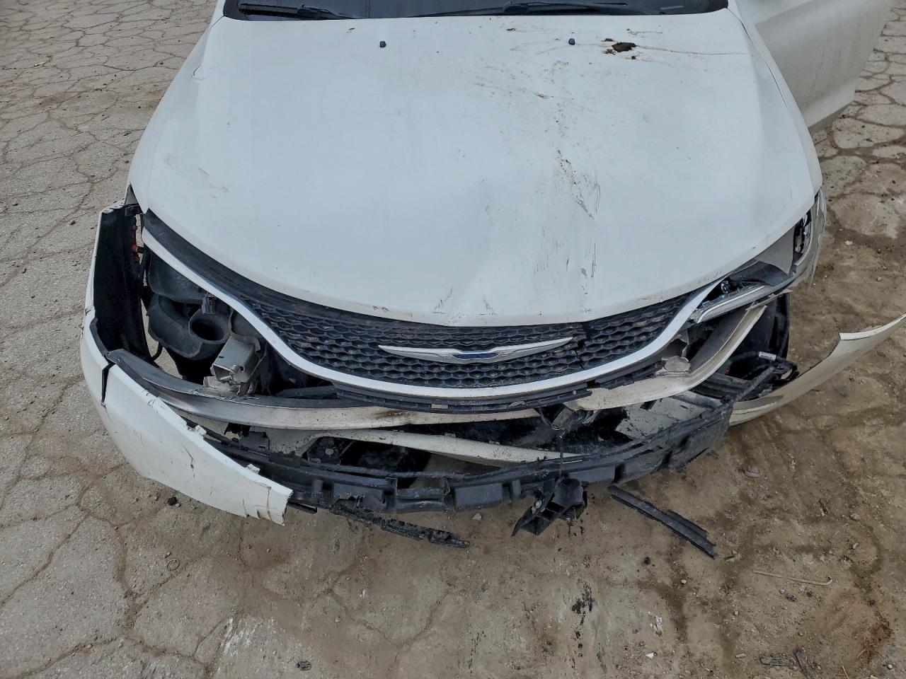 2016 CHRYSLER 200