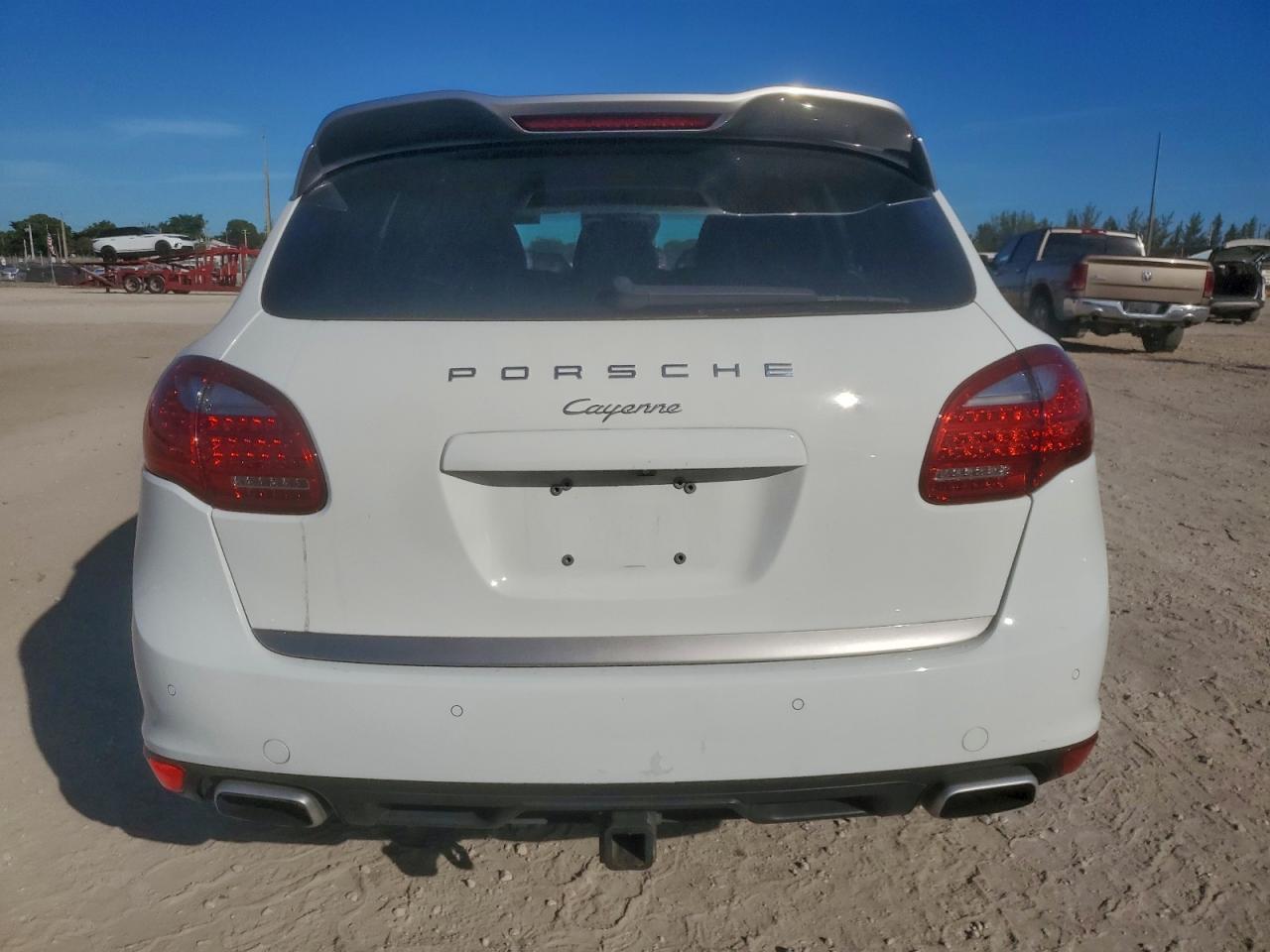 2014 PORSCHE CAYENNE