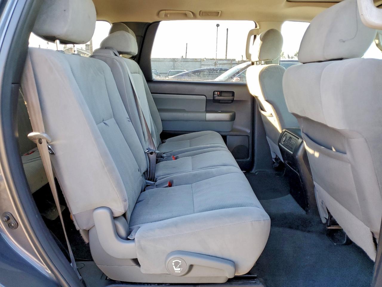 2015 TOYOTA Sequoia