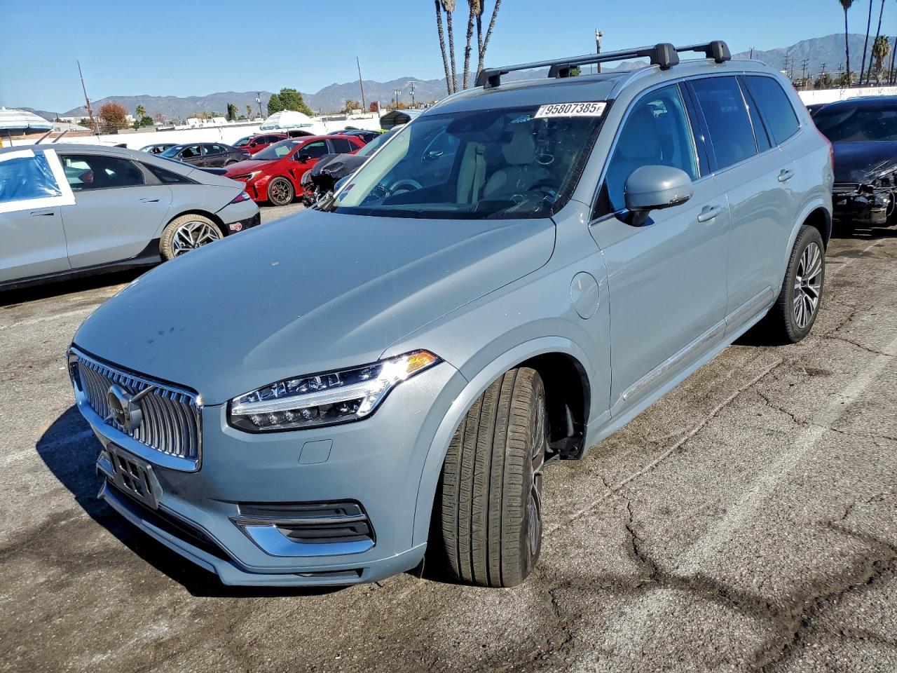 2022 VOLVO XC90