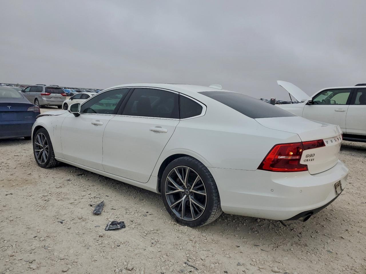 2018 VOLVO S90