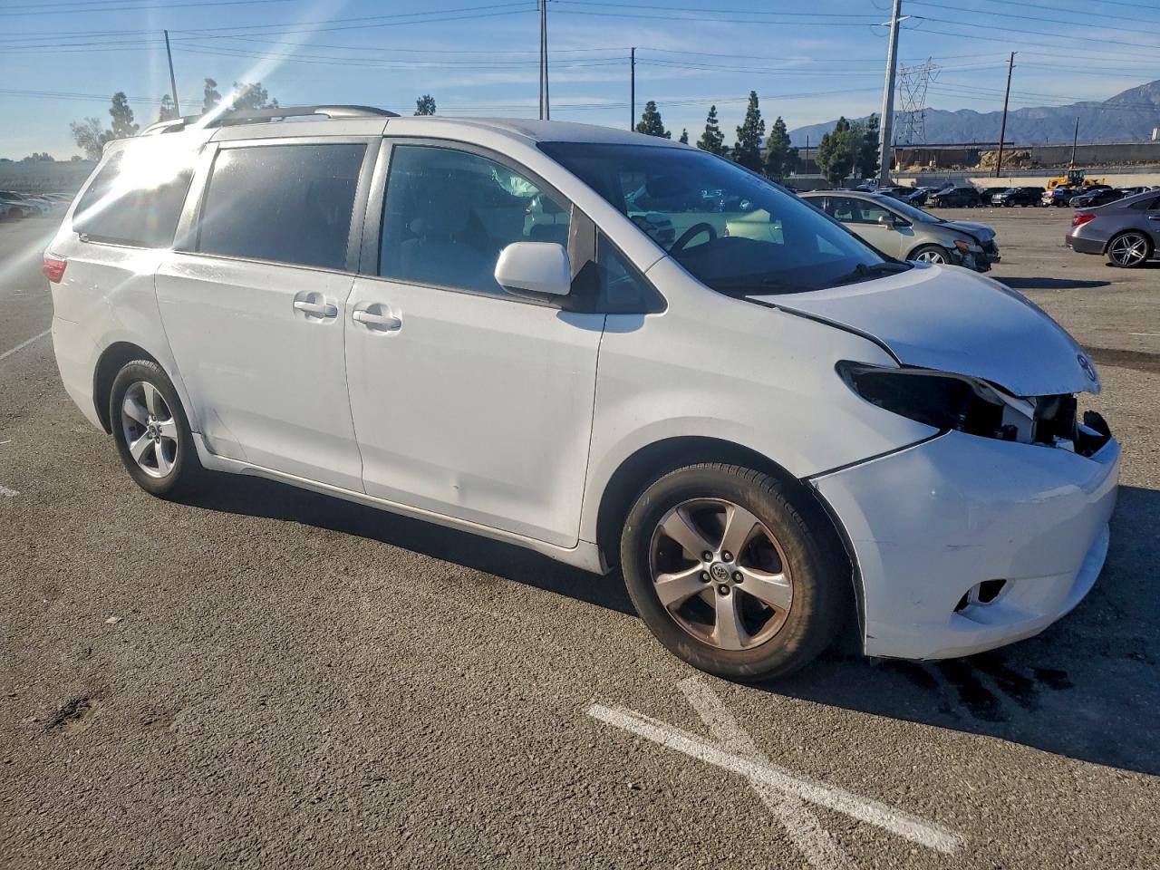 2017 TOYOTA SIENNA