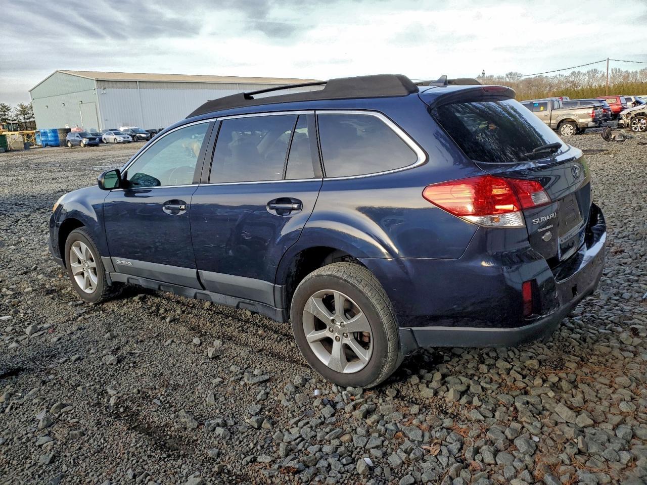 2013 SUBARU Outback