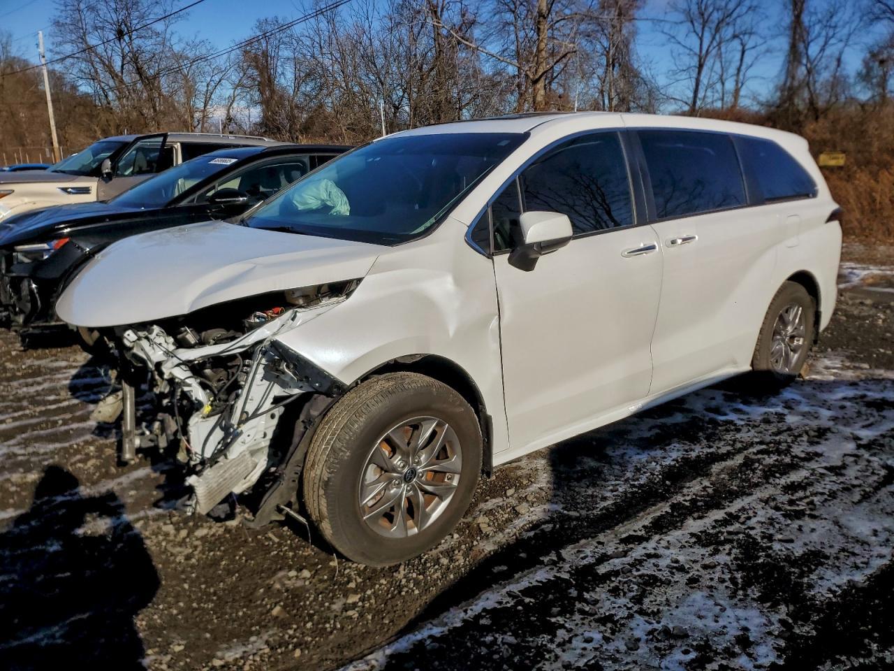 2024 TOYOTA SIENNA