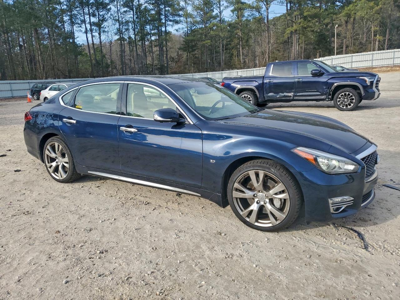 2015 INFINITI Q70