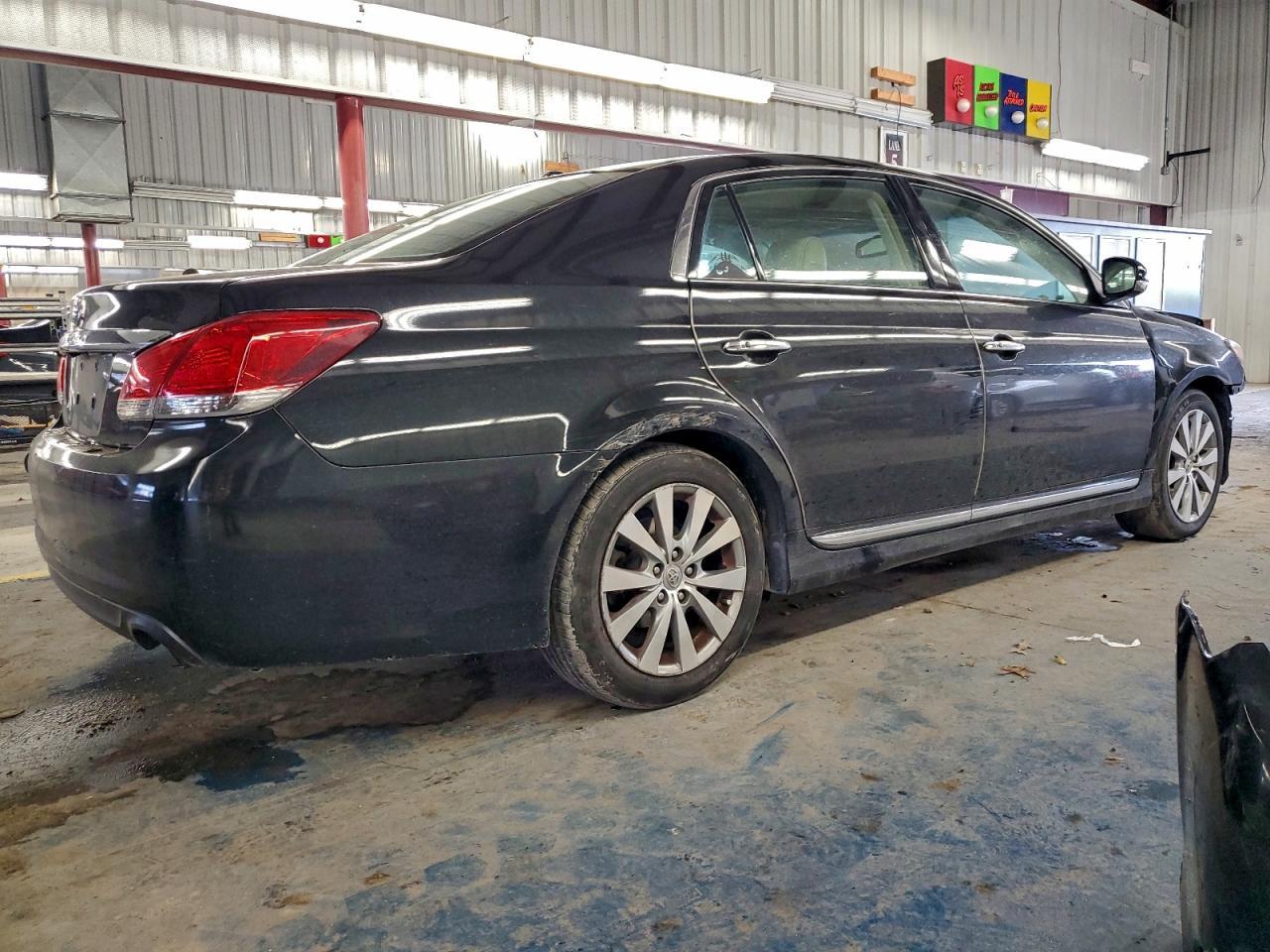 2011 TOYOTA Avalon