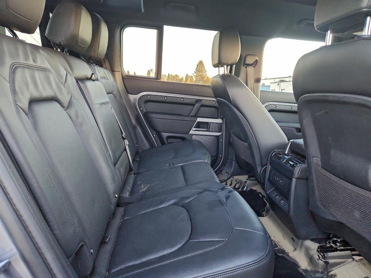 2024 LAND ROVER Defender