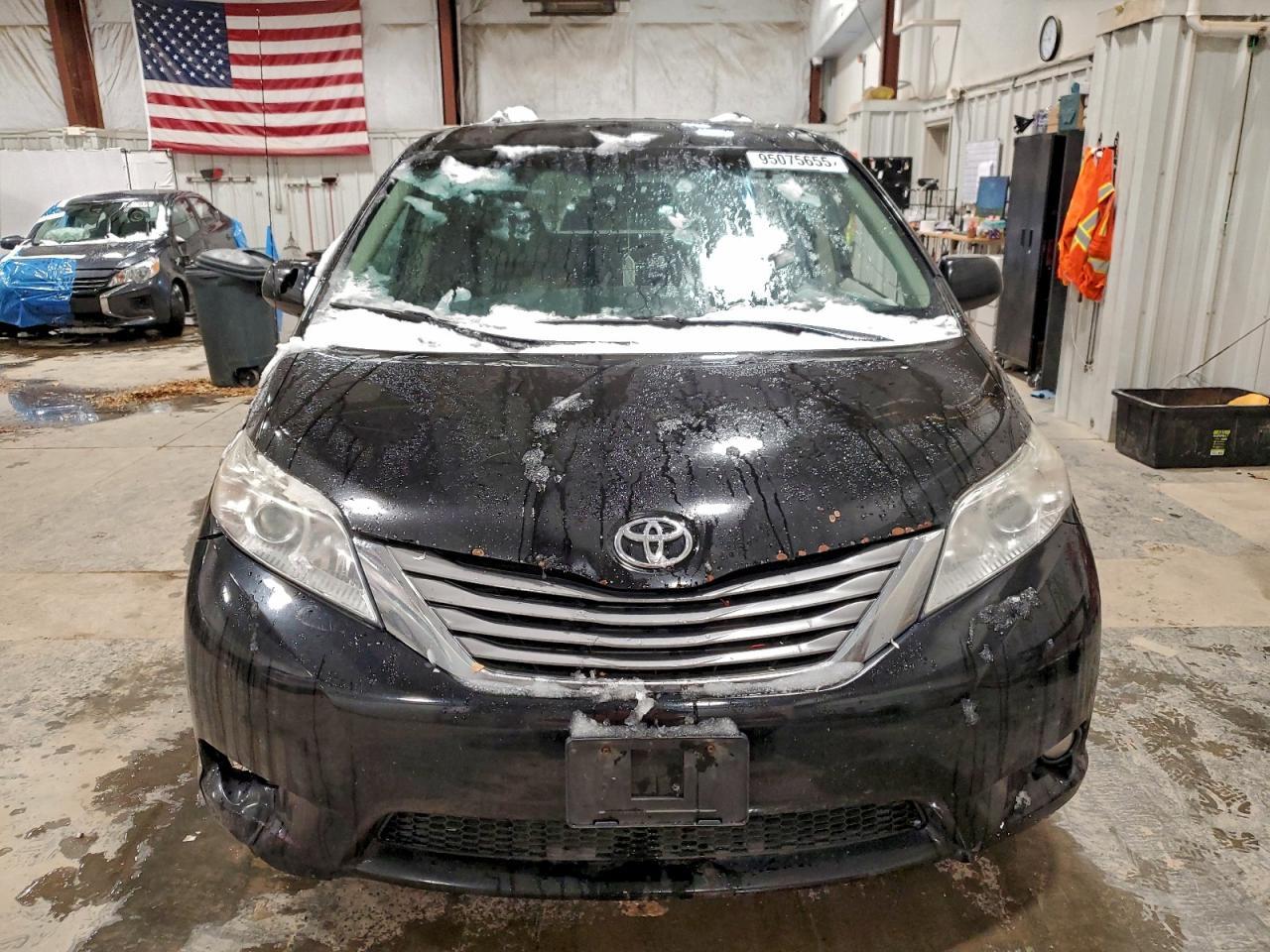2013 TOYOTA SIENNA