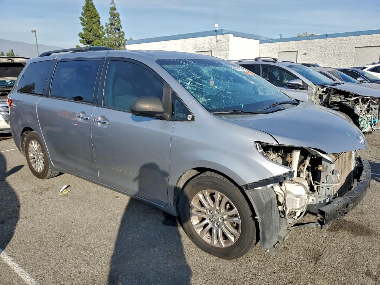 2015 TOYOTA SIENNA