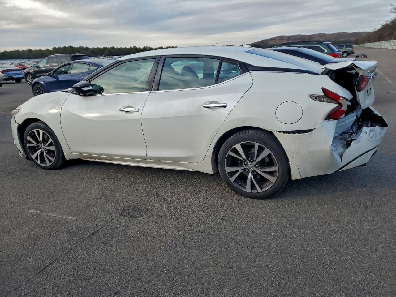 2016 NISSAN Maxima