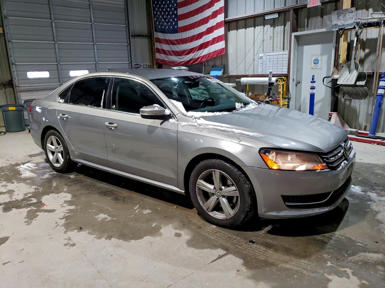 2014 VOLKSWAGEN Passat