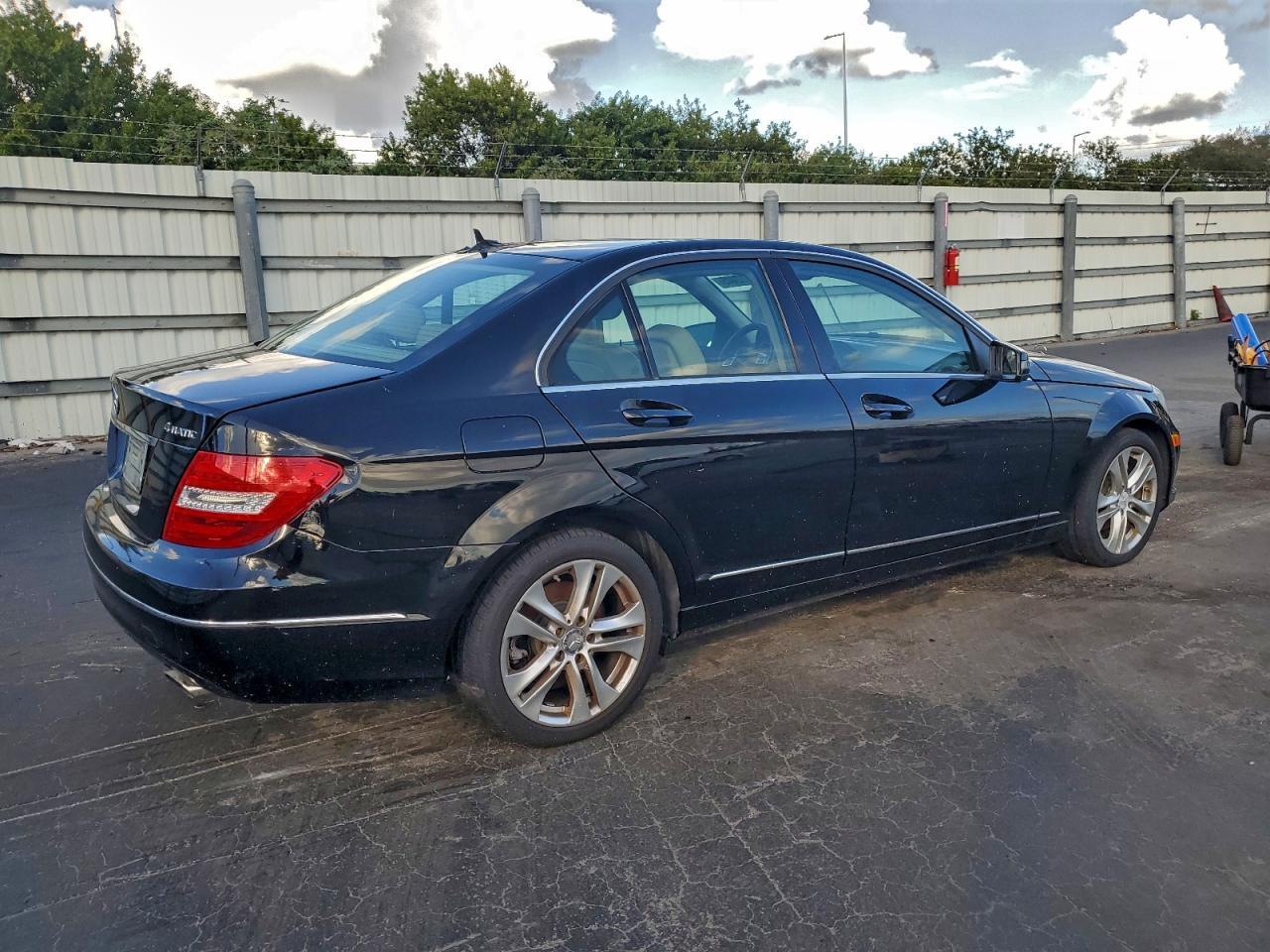 2012 MERCEDES-BENZ C-CLASS