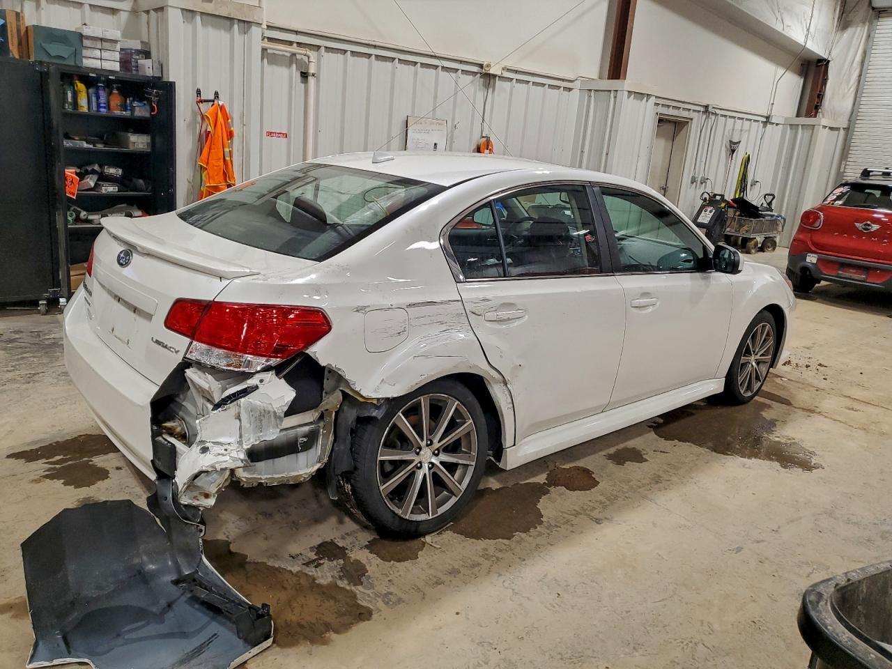 2014 SUBARU Legacy
