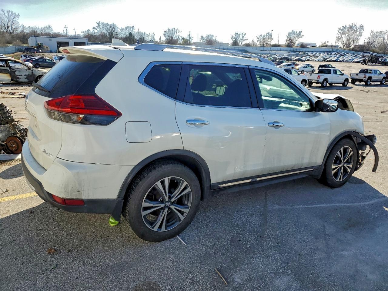 2017 NISSAN ROGUE