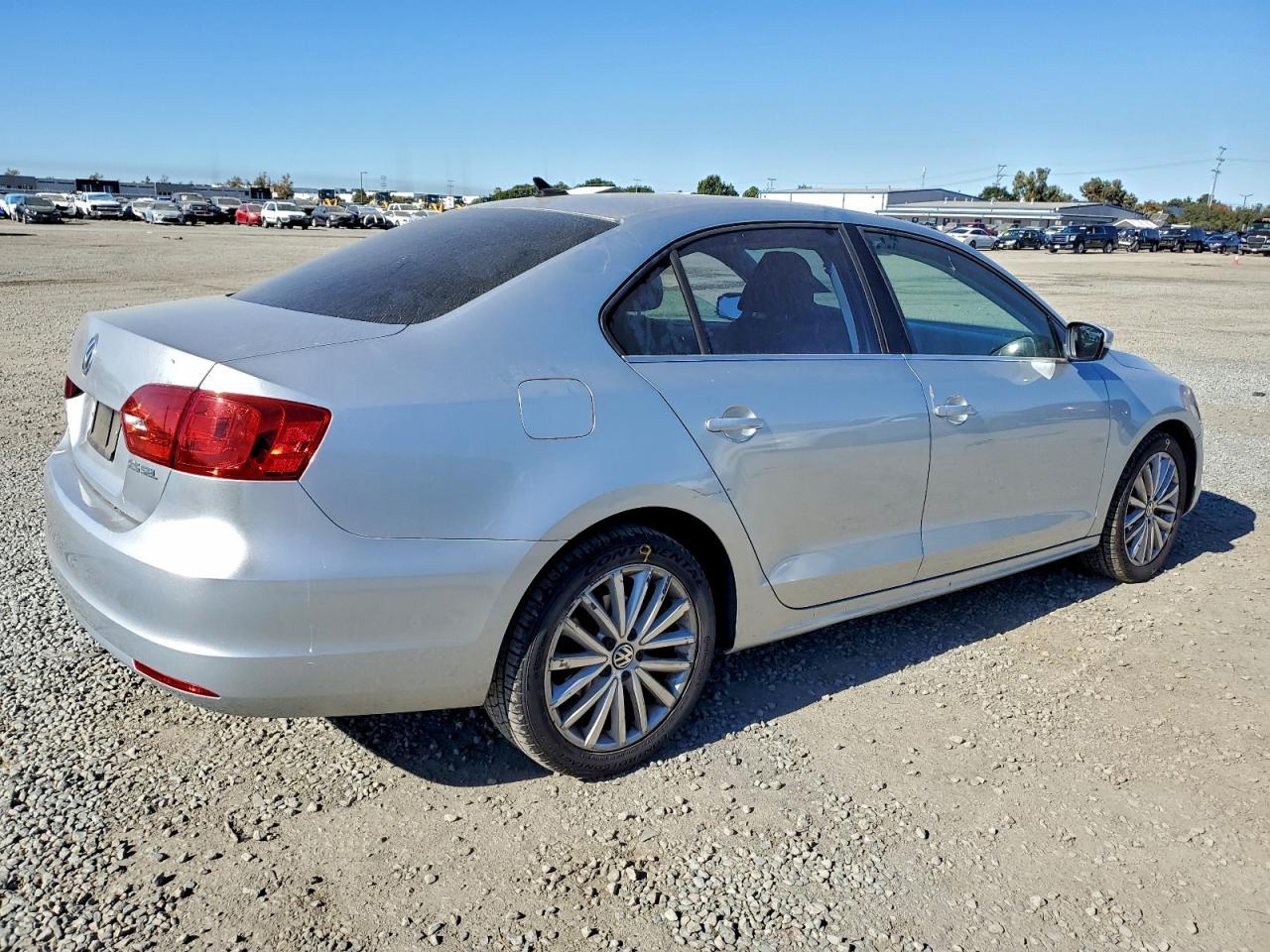 2011 VOLKSWAGEN JETTA