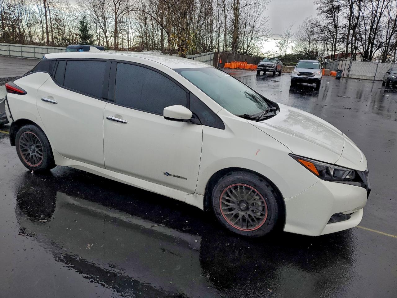 2018 NISSAN LEAF