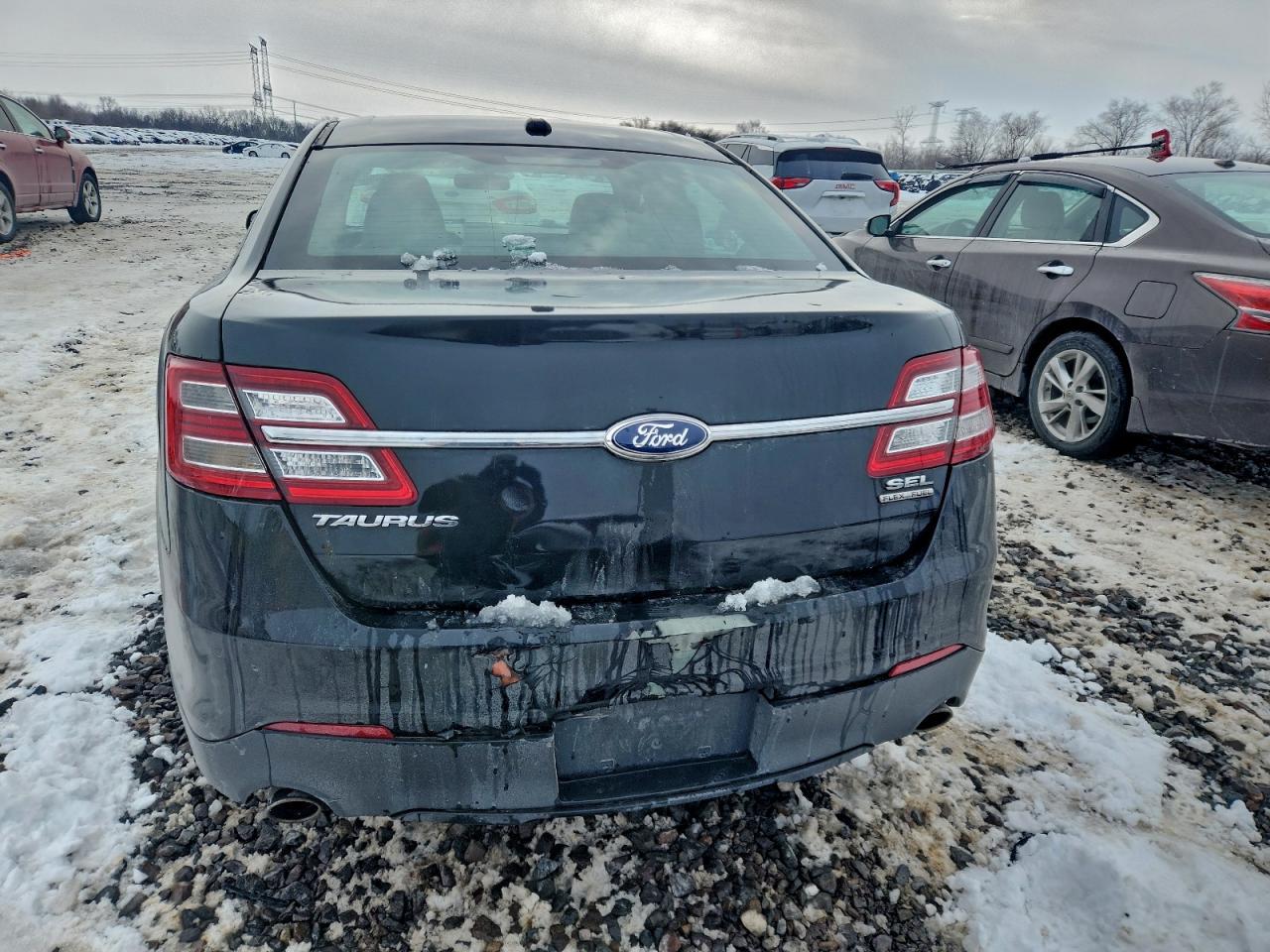 2013 FORD Taurus