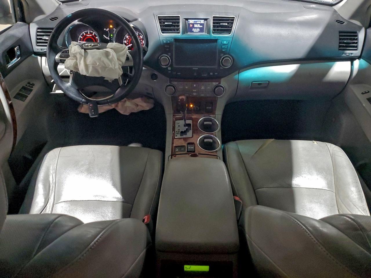 2011 TOYOTA HIGHLANDER