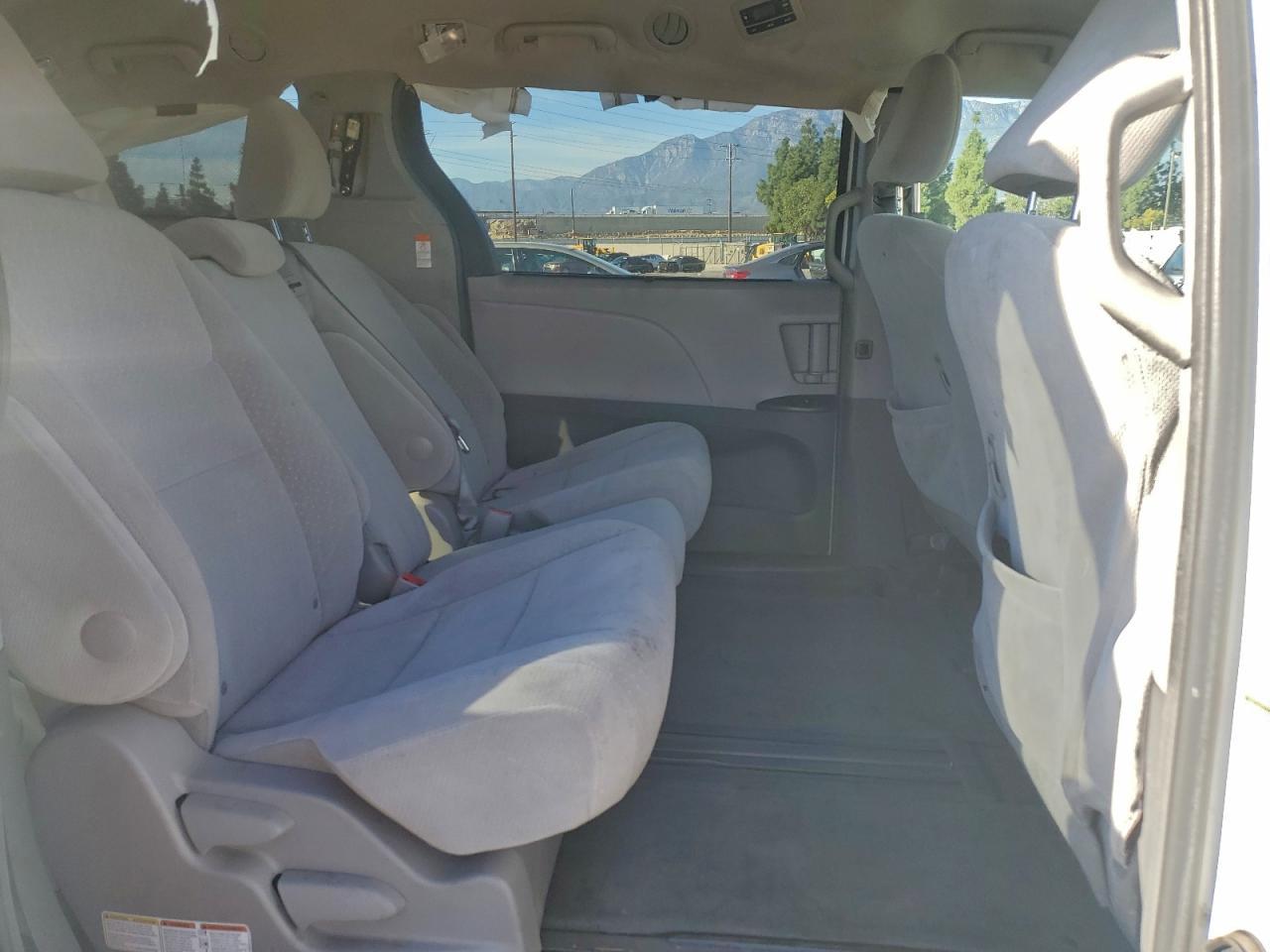 2017 TOYOTA SIENNA