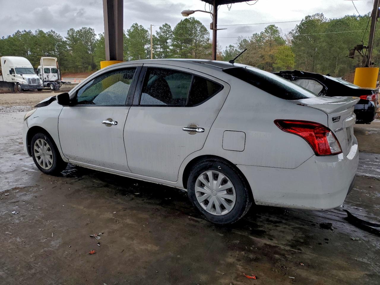 2017 NISSAN VERSA