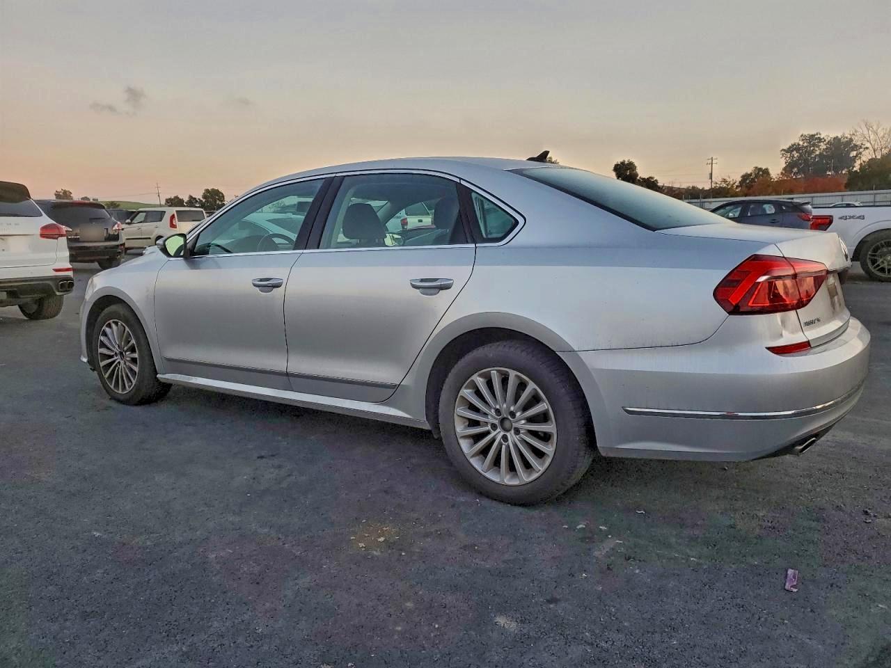 2017 VOLKSWAGEN Passat