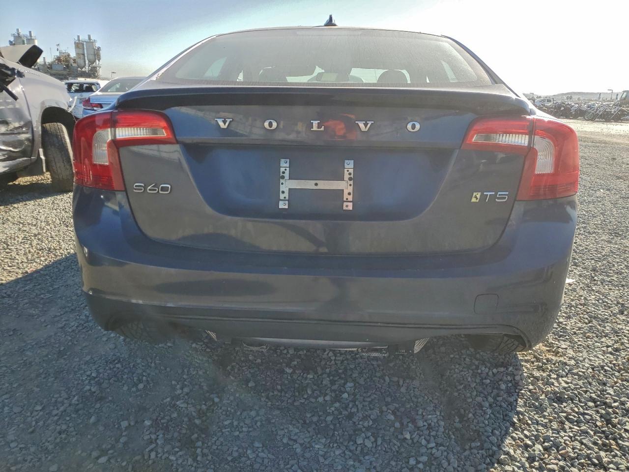 2014 VOLVO S60
