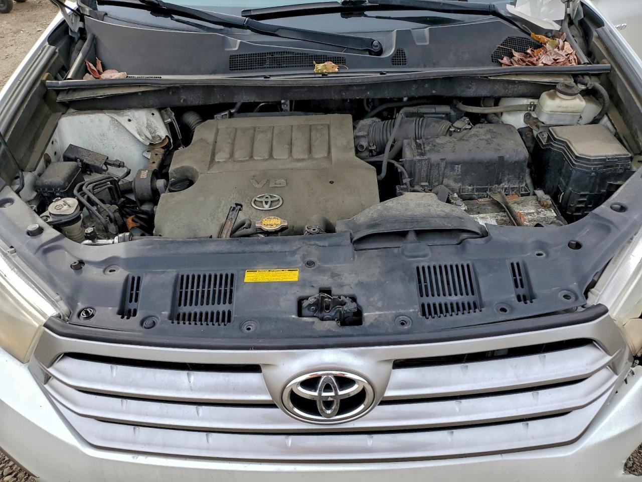 2011 TOYOTA HIGHLANDER