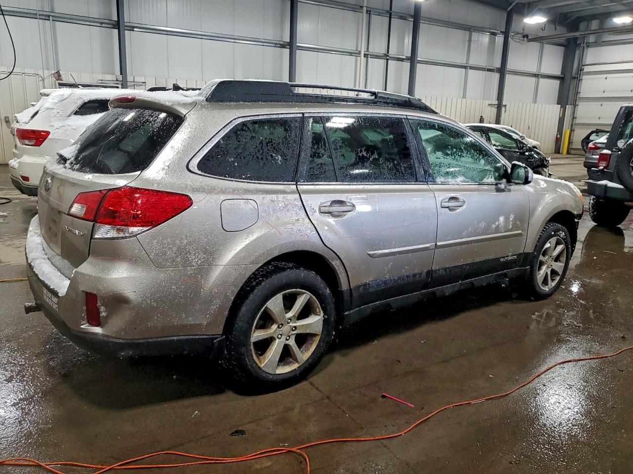 2014 SUBARU Outback