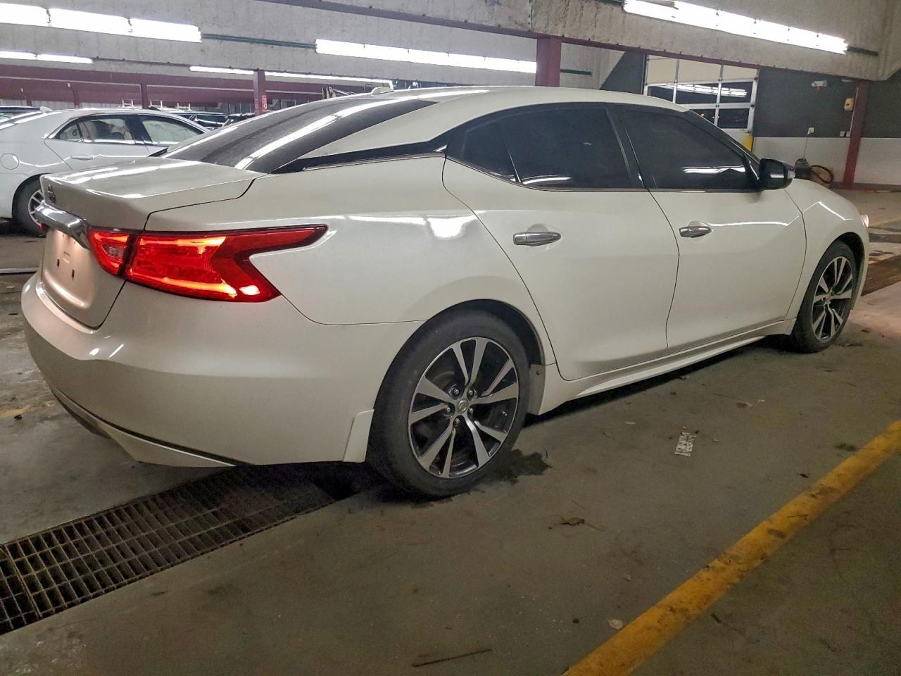 2017 NISSAN Maxima