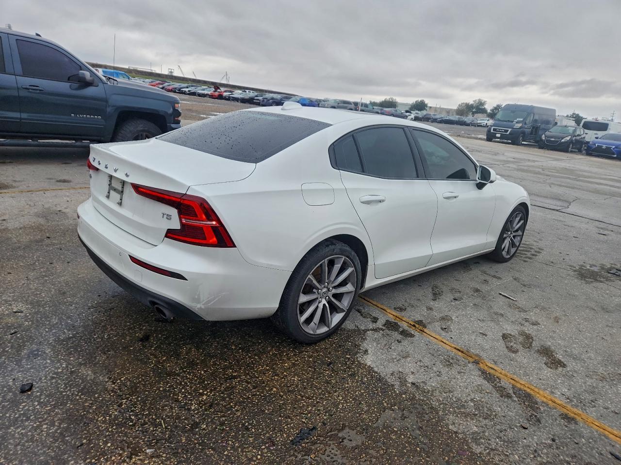 2019 VOLVO S60