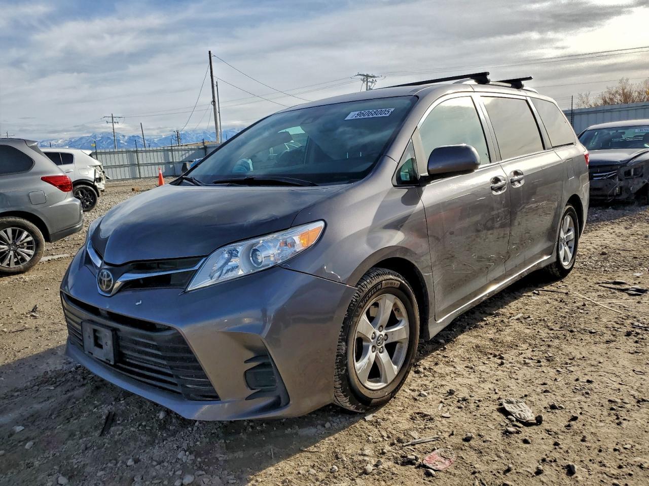 2018 TOYOTA SIENNA