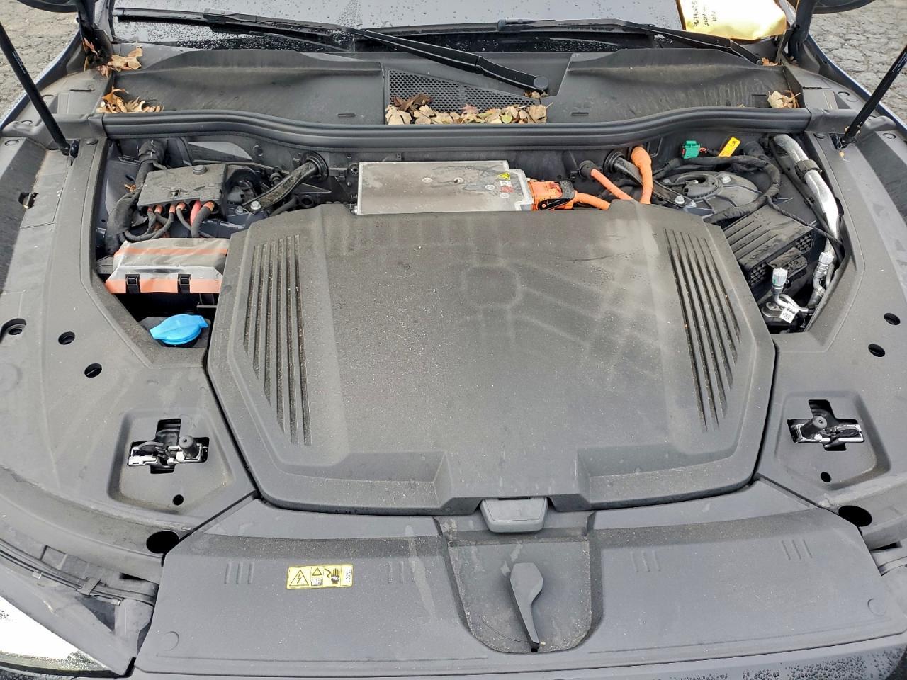2024 AUDI Q8