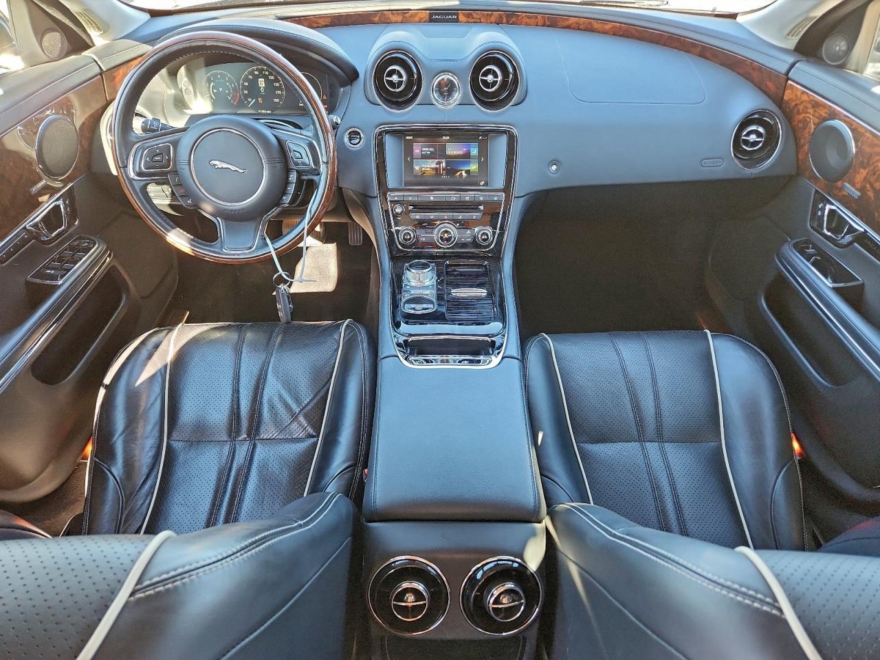 2016 JAGUAR Xj-Series