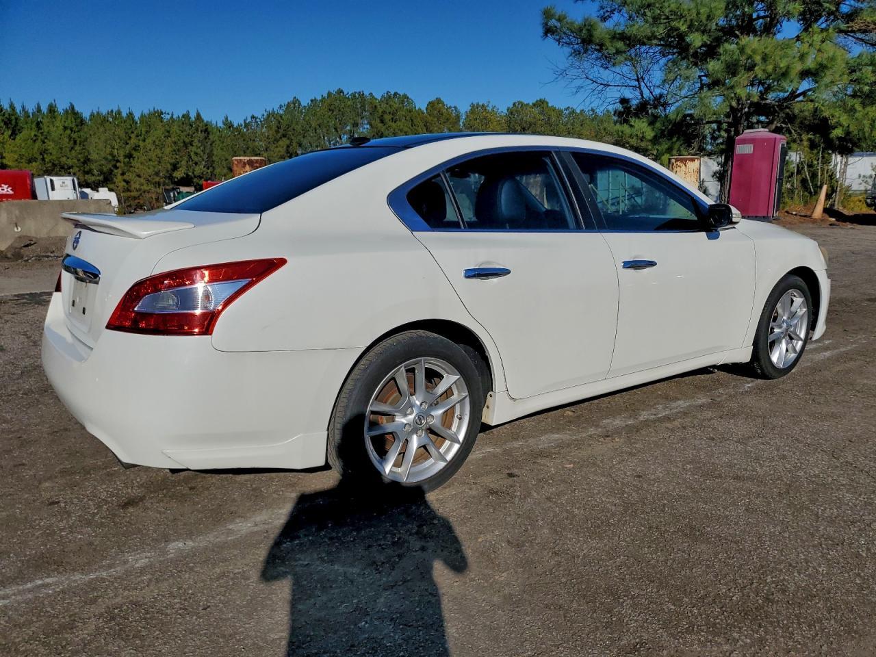 2011 NISSAN Maxima