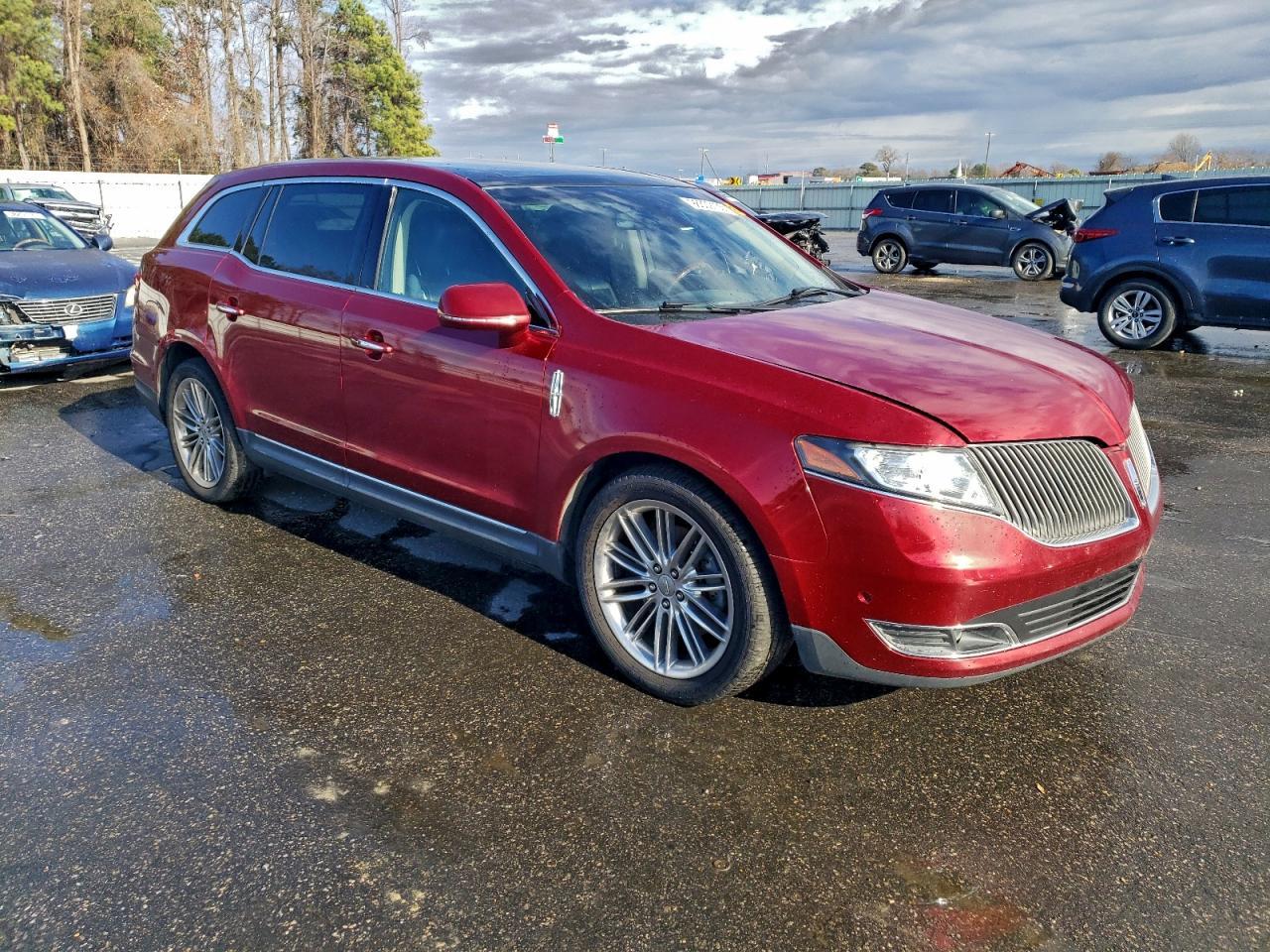 2016 LINCOLN MKT
