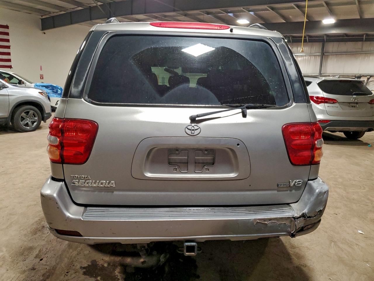 2004 TOYOTA Sequoia