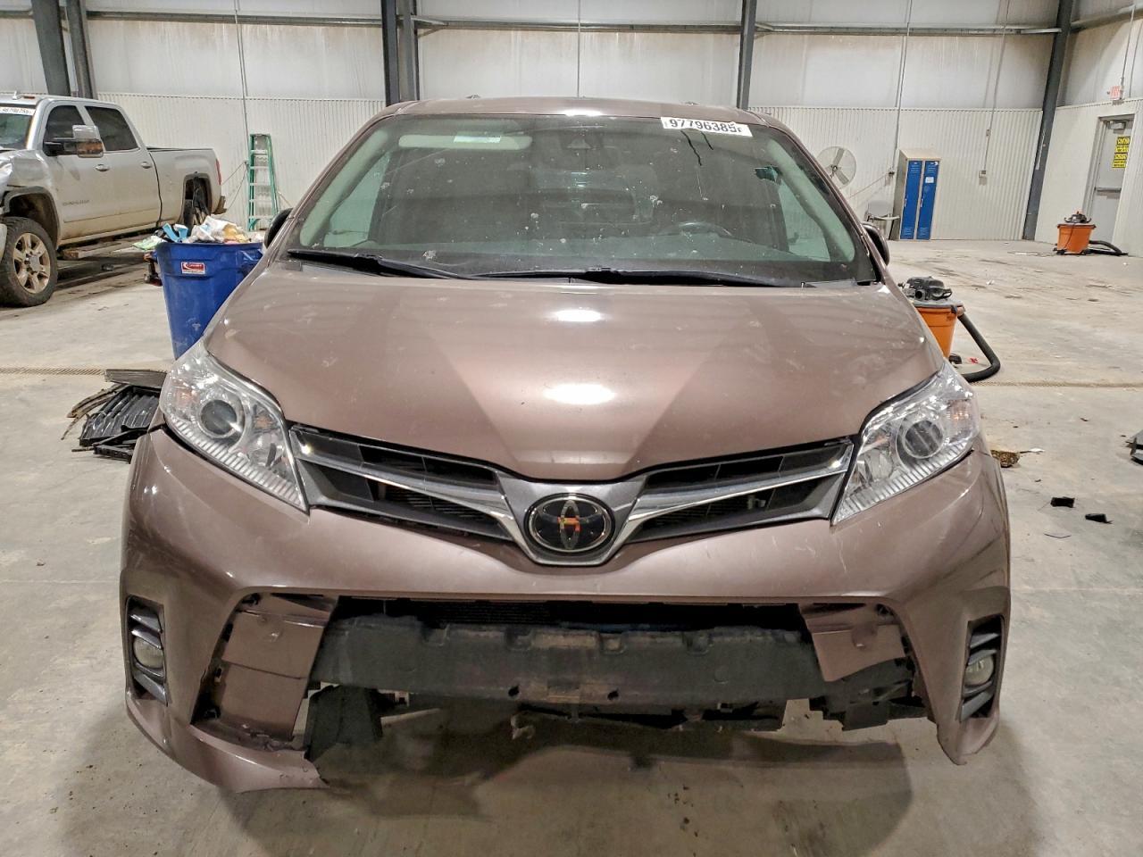 2018 TOYOTA SIENNA